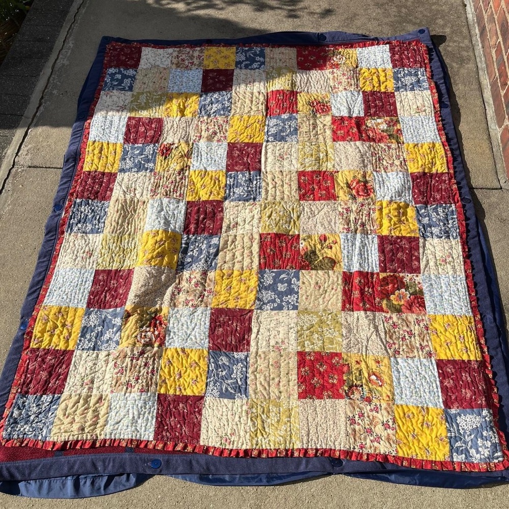 Vtg reversible floral patchwork quilt  
Multicolored Blanket cottagecore western